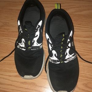 Black *Reflective* Nike Roshe